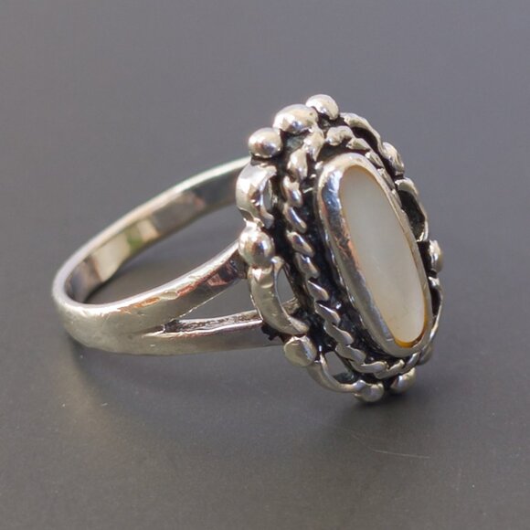 Sterling Silver Mother-of-Pearl Ring, Sz 6.5 — elongated oval, split shank - Picture 9 of 13